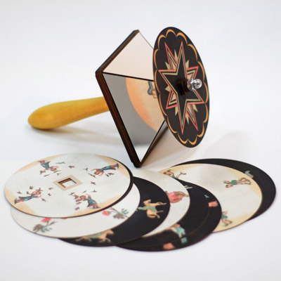 Toupie fantoche with set of 10 discs